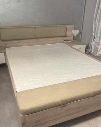 Letto con comodini sospesi e led