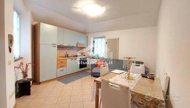Appartamento di 60 m² con 3 locali e box auto a Al
