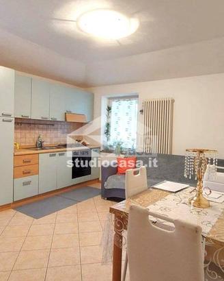 Appartamento di 60 m² con 3 locali e box auto a Al