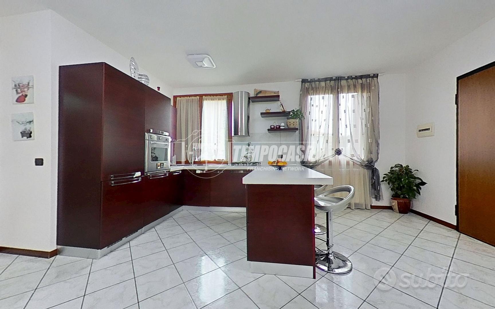 AMPIO TRILOCALE CON TERRAZZO, BOX E CANTINA! - Vista 6