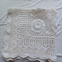 Tovaglietta ricamata all'uncinetto