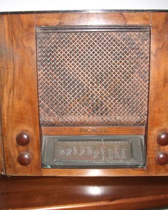 Antica radio phonola