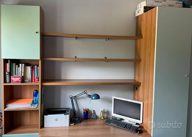 Parete attrezzata con scrivania e armadio