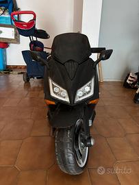 Moto elettrica con caricabatterie