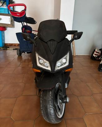 Moto elettrica con caricabatterie