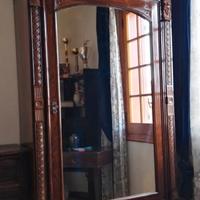 armadio antico e comodino