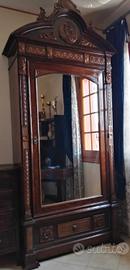 armadio antico e comodino