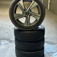 Cerchi con gomme audi Q2