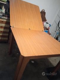 tavolo da cucina o soggiorno 
