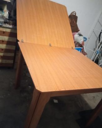 tavolo da cucina o soggiorno 