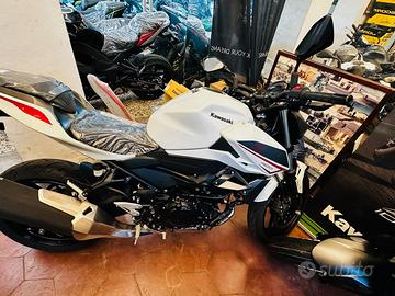 Kavasaki Z400 my23 pari al nuovo