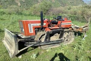 Trattore cingolato Fiatagri 60.65 con apripista