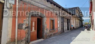 Casa singola con cortile e garage a Linguaglossa