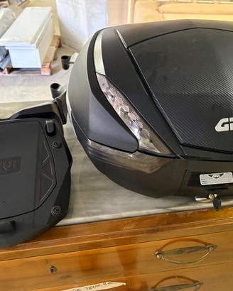 Bauletto posteriore GiVi v47 + piastra di fissagg