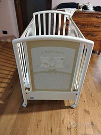 Lettino Pali in legno con sponda removibile