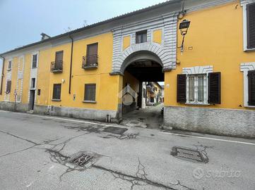 CASA DI CORTE A TRUCCAZZANO