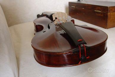 Violino restaurato con montatura barocca