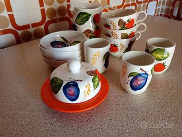 Set con decorazioni frutta