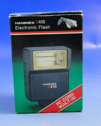 Flash regolabile ed orientabile per fotocamera