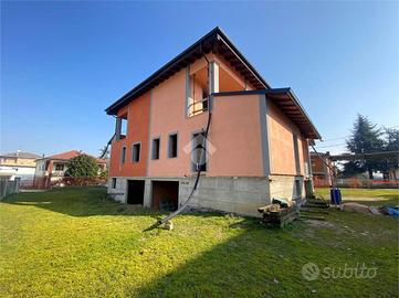 PORZIONE DI TRIFAMILIARE A SALE