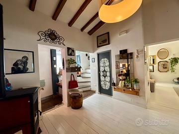 Appartamento ampia metratura con balcone