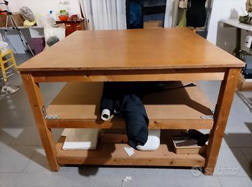Tavolo da lavoro artigianale o sartoria 