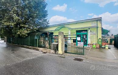 Capannone con spazio esterno a San GiulianoTerme