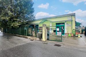 Capannone con spazio esterno a San GiulianoTerme