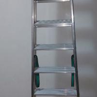 Scala doppia in alluminio a 8 gradini