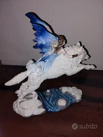 statuetta da collezione in resina, dipinta a mano