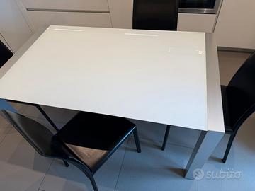 Tavolo in vetro e 4 sedie FIAM