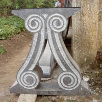 Basi per tavolo in pietra grigia del Cilento.