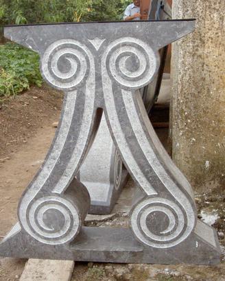 Basi per tavolo in pietra grigia del Cilento.