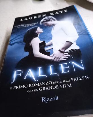 Libro " Fallen"  Rizzoli Editore