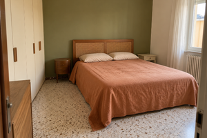 Spaziosa stanza con letto matrimoniale