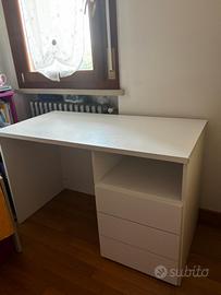 Scrivania più sedia