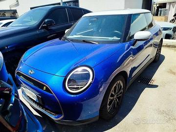 Mini All Electric Cooper SE Favoured