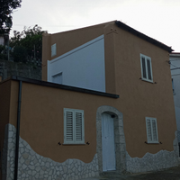 Casa indipendente con spazio dietro è avanti