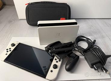 Nintendo Switch OLED Bianco con dock e gioco