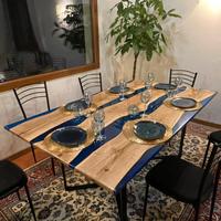 Tavolo in legno e resina