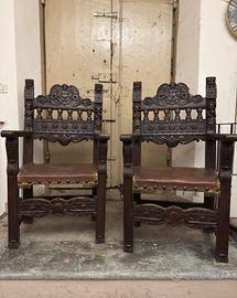 Coppia di poltrone antiche in legno