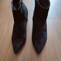 Stivaletti neri scamosciati 