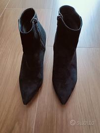 Stivaletti neri scamosciati 