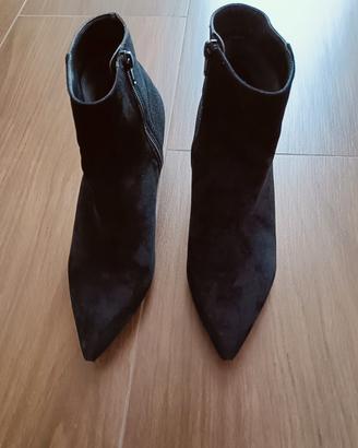 Stivaletti neri scamosciati 