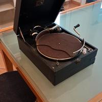 grammofono antico da viaggio