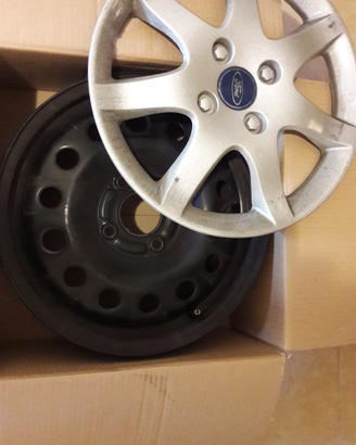 N. 4 Cerchi e copricerchi completi Ford