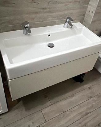 Mobile bagno con doppio rubinetto e specchio