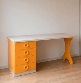 Scrivania mondo convenienza con cassetti