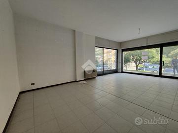 NEGOZIO A GARDONE VAL TROMPIA