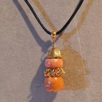 ciondolo vintage in corallo bambu' e inserti dorat